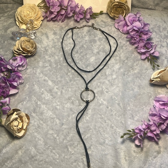 Hot Topic Black and Gold Y-Style Necklace - Picture 5 of 5